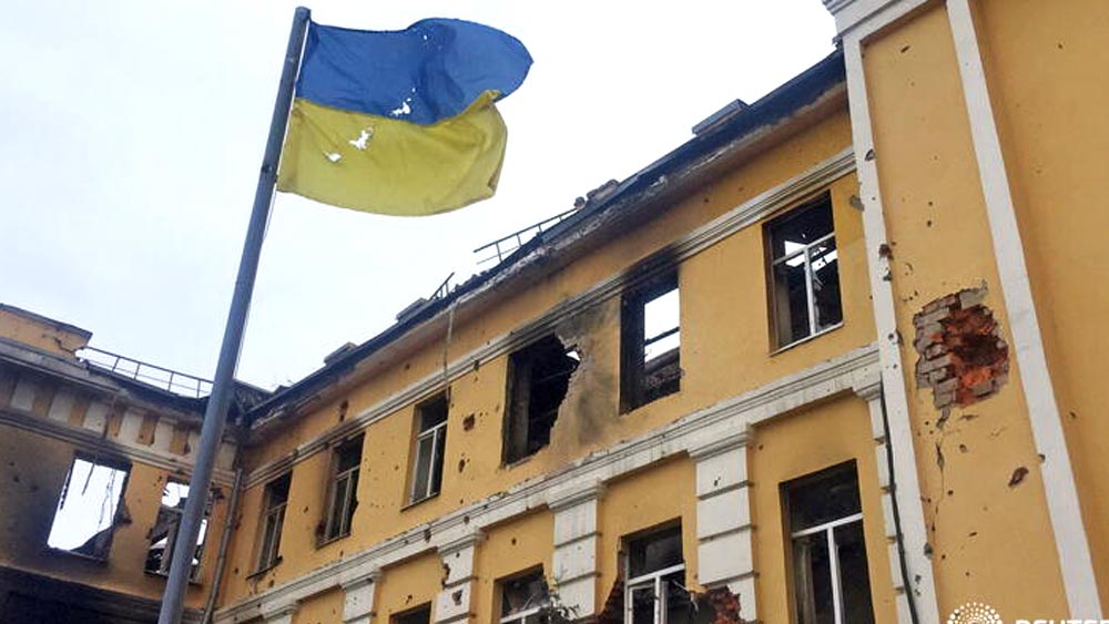 ফ্রান্সের মাকরঁ সরকার ইতিমধ্যেই বিভিন্ন সেনা সরঞ্জাম এবং জ্বালানি দিয়ে কিভকে সাহায্য করেছে। এছাড়াও ইউক্রেন কিছু যুদ্ধবিমান ধ্বংসকারী ক্ষেপণাস্ত্র চেয়ে পাঠিয়েছে। তবে সে সব তারা পাবে কি না, তা এখনও বিবেচনাধীন বলেও প্যারিস জানিয়েছে।