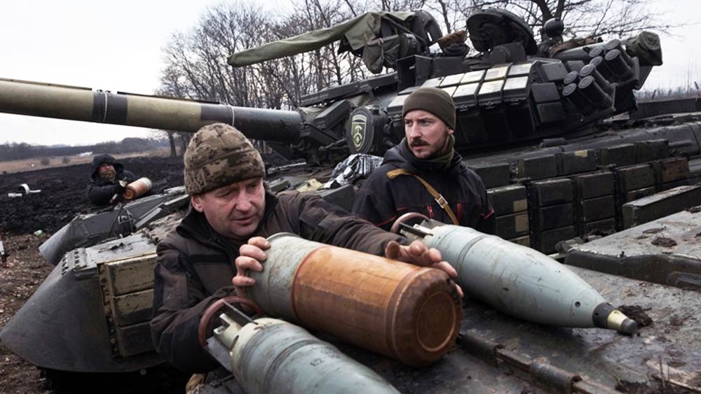 নেদারল্যান্ডও যুদ্ধবিমান এবং ভারী ট্যাঙ্ক বিধ্বংসী রকেটের জোগান দেবে বলে শনিবার ঘোষণা করেছে। ইউক্রেনকে ২০০টি যুদ্ধবিমান বিধ্বংসী ক্ষেপণাস্ত্র, ৫০টি প্যানজারফাস্ট ট্যাঙ্ক বিধ্বংসী অস্ত্র এবং আরও ৪০০টি রকেট সরবরাহ করবে বলে ডাচ সরকার আশ্বাস দিয়েছে। 