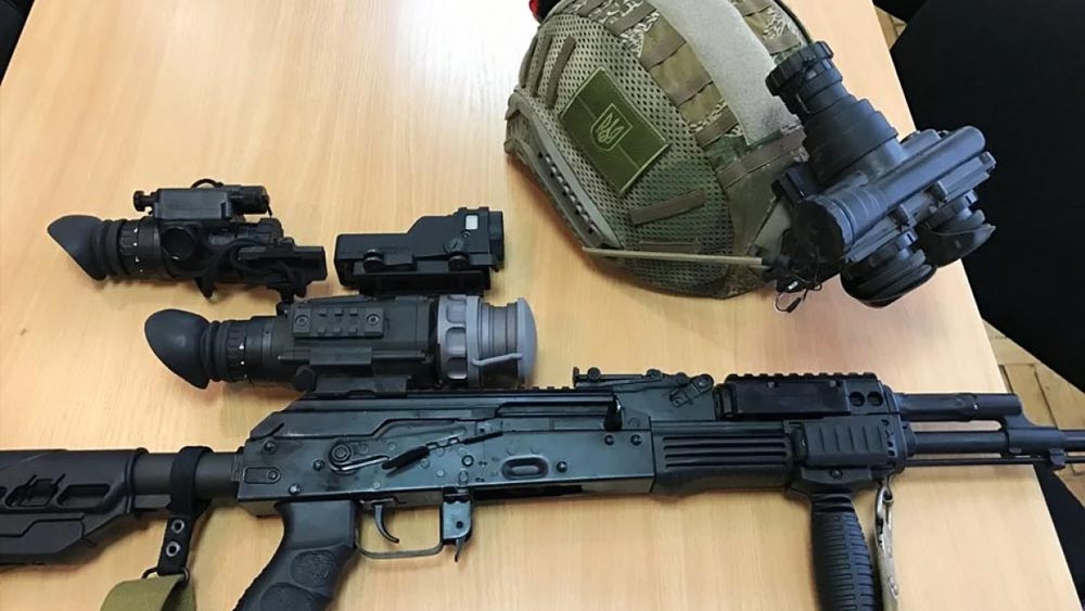 পর্তুগালও জেলেনস্কি সরকারকে অন্ধকারে দেখতে পাওয়া চশমা, স্বয়ংক্রিয় জি৩ রাইফেল, হেলমেট, গোলাবারুদ, বুলেটপ্রুফ জ্যাকেট এবং গ্রেনেড দিচ্ছে।