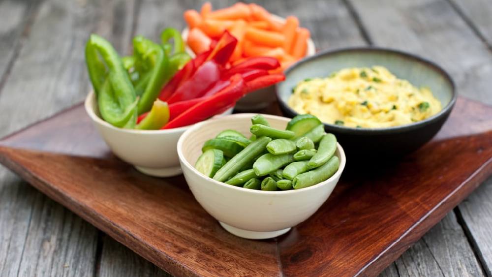 দুপুর ভাত না খেয়ে তার বদলে অনেকটা স্যালাড খান।