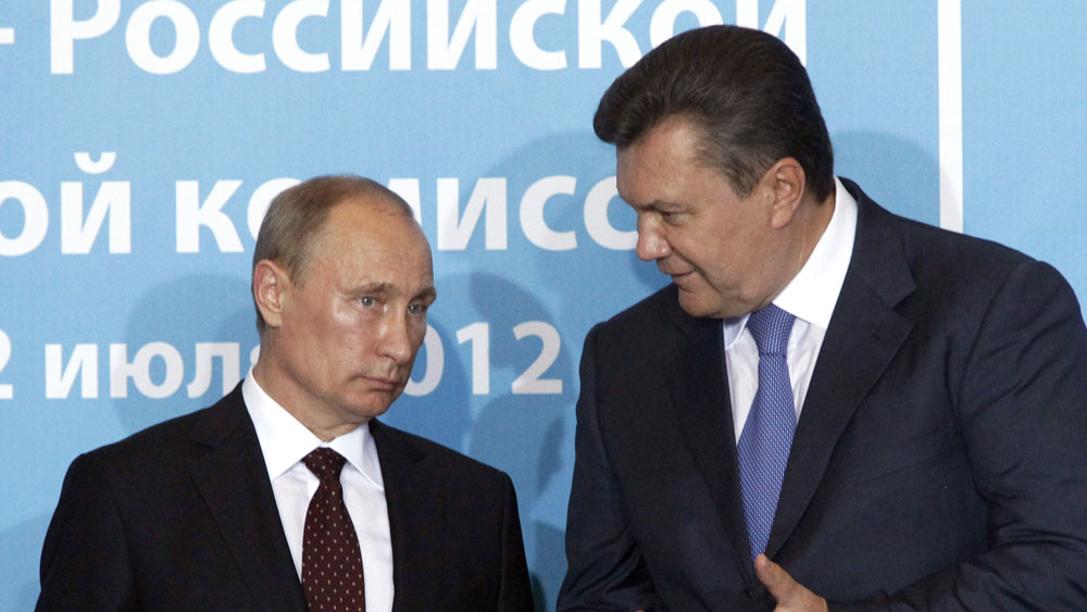 জেলনস্কিকে সরিয়ে ইয়ানুকোভিচকে ইউক্রেনের গদিতে বসালে পুতিনের ইউক্রেন নিয়ন্ত্রণ করতে সুবিধা হবে বলেও মত সংশ্লিষ্ট রাজনৈতিক মহলের একাংশের।