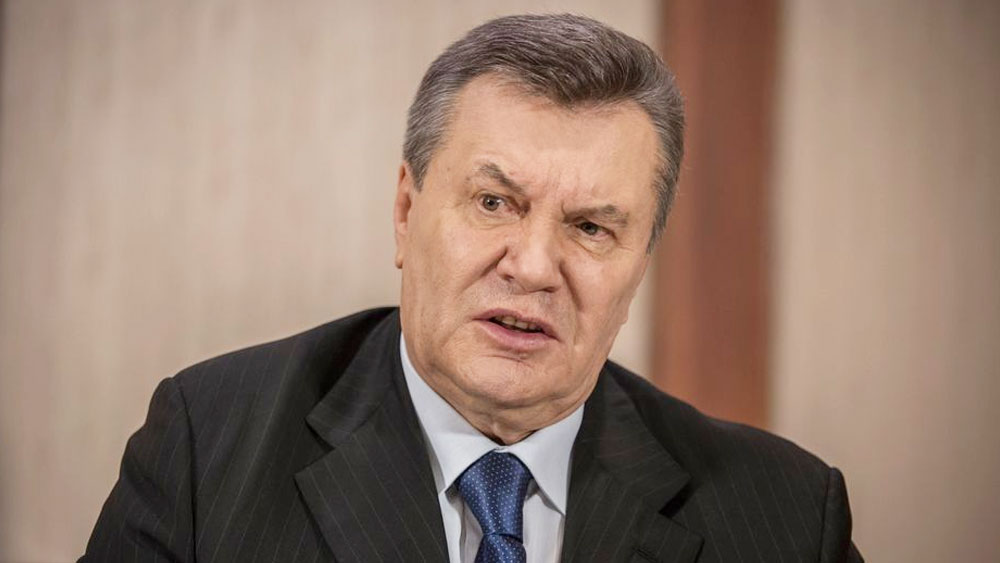 তবে সে ক্ষেত্রেও একটি প্রশ্ন থাকছে। ইয়ানুকোভিচকে জোর করে ক্ষমতায় বসিয়ে দিলে যুদ্ধ বন্ধ হওয়ার শর্তে আপাতত ইউক্রেন বাসী তা মেনে নিলেও দীর্ঘমেয়াদে তাঁরা এই ব্যবস্থা মানবেন কি না, বলা কঠিন। রাশিয়ার আক্রমণের চোখরাঙানি কত দিন ইউক্রেনবাসী মেনে নেন, তা অবশ্য কেউই নির্দিষ্ট করে কেউ বলতে পারছেন না।