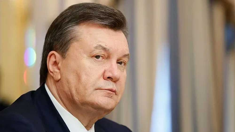 অবিভক্ত সোভিয়েত ইউনিয়নে ১৯৫০ সালের ৯ জুলাই ইউক্রেনের ইয়েনাকিভ শহরে ইয়ানুকোভিচের জন্ম। তাঁর মা নার্স এবং বাবা ট্রেন চালক ছিলেন। মাত্র ২ বছর বয়সে মা-কে হারানো ইয়ানুকোভিচের শৈশব কাটে চরম দারিদ্রে।