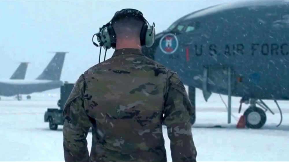 পরমাণু যুদ্ধের সময় সেনাবাহিনীর বিভিন্ন শাখার শীর্ষস্তরের কর্তাদের মধ্যে পারস্পরিক যোগাযোগ রক্ষা ও তাঁদের প্রয়োজনীয় নির্দেশ বাধাহীন ভাবে পৌঁছে দেওয়ার লক্ষ্যেই আমেরিকা এই বিমানটি বানিয়েছে।