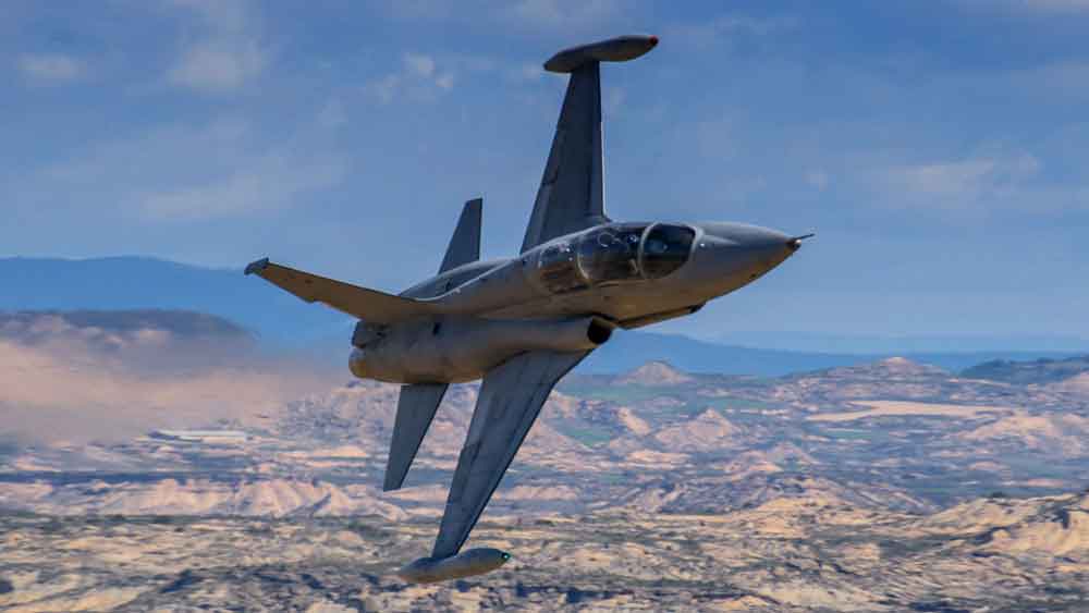 বিমানটিকে আকাশে ওড়ানোর আগে ওড়ানো হয় কয়েকটি জেট বিমান। যাতে কোনও ব্যালিস্টিক ক্ষেপণাস্ত্র এসে বিমানটিকে আচমকা আঘাত না করে তার উপর নজর রাখতে।