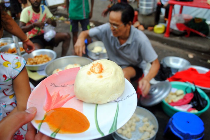 টেরিটি বাজারে চিনা জলখাবার চেখে দেখেছেন 