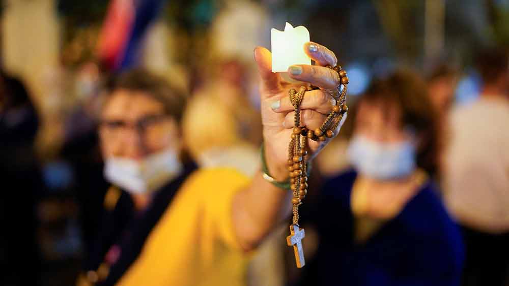 শুধুমাত্র আমেরিকার মাটিতেই নয়। বিশ্বের বহু দেশে রাশিয়ার সরকারে বিরুদ্ধে প্রতিবাদে মুখর হাজার হাজার মানুষ।