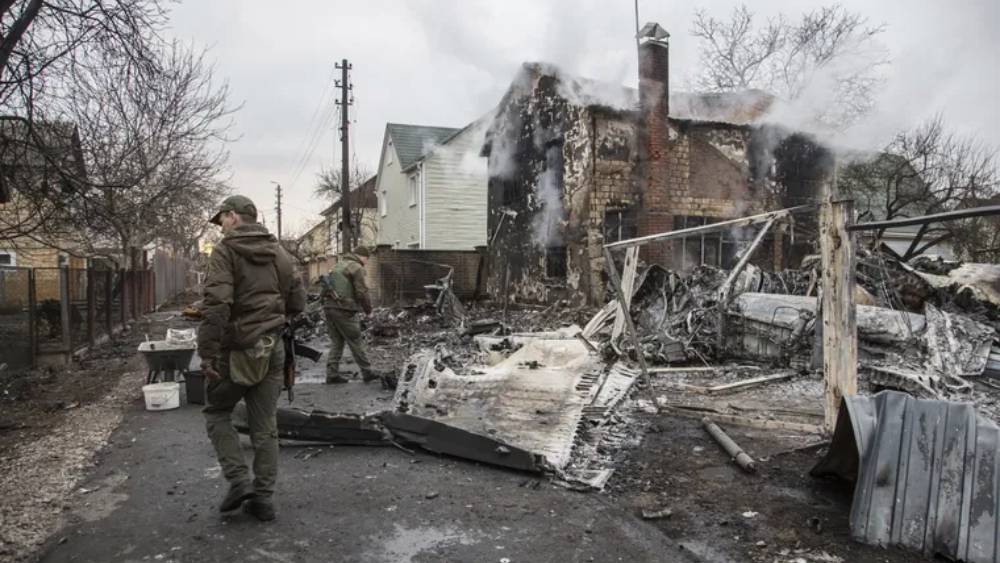 তারই প্রমাণ ওই ট্রাকগুলি। হামলায় বহু রুশট্রাক ক্ষতিগ্রস্ত হয়। আগুনে পুড়েও যায়। 