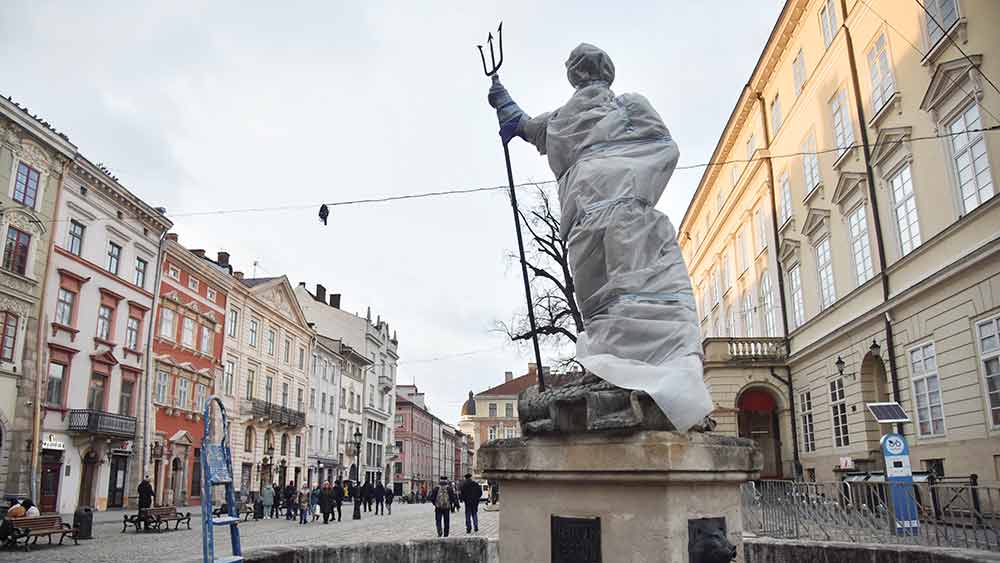 লুভিভ ছাড়াও গোটা ইউক্রেন জুড়েই ছড়িয়ে রয়েছে বারোক যুগের শিল্প নিদর্শন। সঙ্গে রয়েছে বিখ্যাত লোকশিল্পীদের শিল্পকর্ম। দেশের অসংখ্য জাদুঘরে ঠাঁই নিয়েছে ইউক্রেনীয় এবং রাশিয়ান শিল্পীদেরও সংগ্রহ।