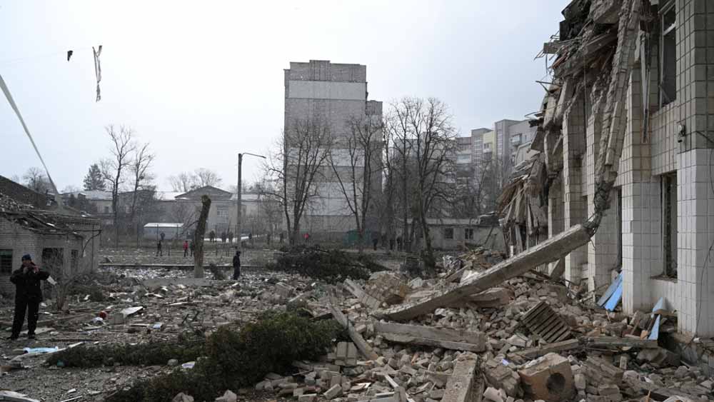 ইউক্রেনীয় শিল্পের ঐতিহ্যকে বাঁচাতে দেশের জনগণের কাছে আবেদন করেছে ইন্টারন্যাশলান কাউন্সিল এবং মিউজিয়ামস। একটি বিবৃতিতে নাগরিক সমাজের কাছে তাদের আবেদন, ‘নিজেদের ঘরবাড়ি বা সম্পত্তির মতোই স্থানীয় মিউজিয়ামগুলিকে রক্ষা করতে এগিয়ে আসুন।’