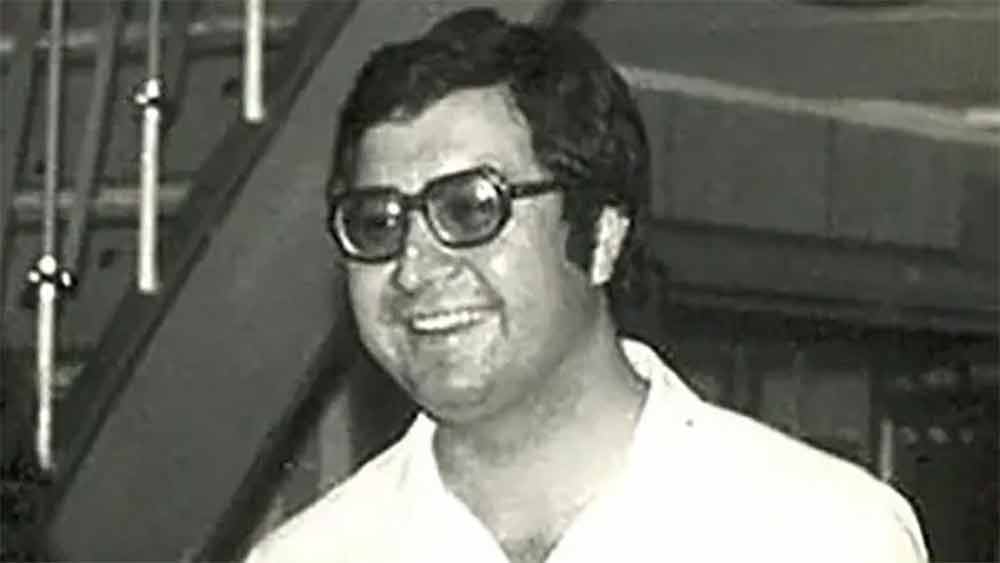 এককালে উজবেকিস্তানের বাসিন্দা ছিলেন আলিশের বুরখানোভিচ উসমানভ। সেখানকার রাজধানী তাসখন্দে ছোটবেলা কেটেছে। এর পর আন্তর্জাতিক আইন নিয়ে স্নাতকস্তরের পড়াশোনার জন্য মস্কোয় গিয়েছিলেন। পড়াশোনার শেষে উজবেকিস্তানে ফিরে এসে সোভিয়েত শান্তি কমিটির ডিরেক্টর হিসাবে পেশাদার জীবন শুরু করেন। তবে গোড়াতেই বিপত্তি।  