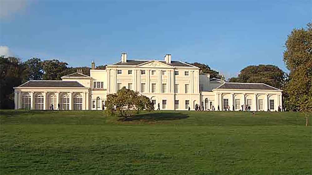 ব্রিটিশ সরকার জানিয়েছে, বিচউড হাউস-সহ সারেতে ষোড়শো শতকের সাটন প্লেস এস্টেট বিক্রি করতে পারবেন না উসমানভ। এমনকি, ওই বাংলোগুলির ধারেকাছেও যেতে পারবেন না তিনি।