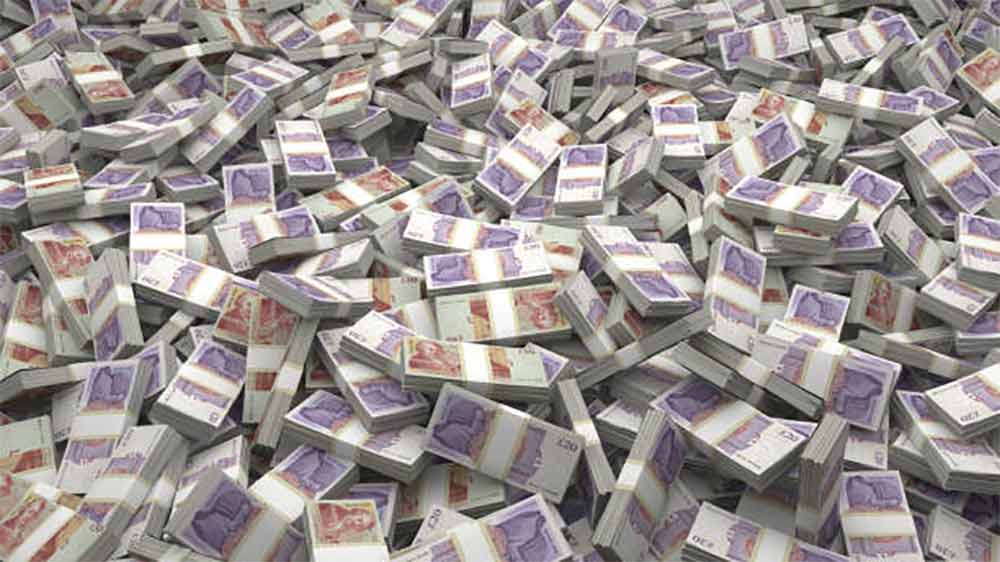 যে প্রাসাদটি ঘিরে এত শোরগোল পড়ে গিয়েছে, তার আর্থিক মূল্য প্রায় পাঁচ কোটি পাউন্ড। ভারতীয় মুদ্রায় যা ৫০৫ কোটি ৪৫ লক্ষ ৮৭ হাজার ৬৮০ টাকা। 