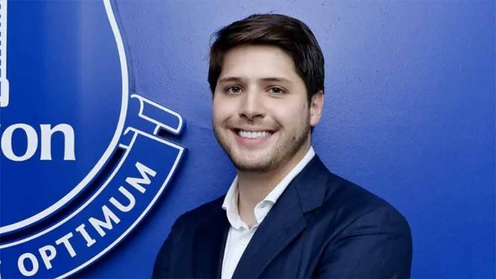 ব্রিটিশ সরকারের নজরে সস্ত্রীক উসমানভ ছাড়াও রয়েছেন ভাইপো সারভার ইসমাইলভ। এভার্টনের প্রাক্তন ডিরেক্টর সারভারের বিরুদ্ধে গত বছরের জুনে লন্ডনের হাইড পার্ক গেট এলাকার একটি ফ্ল্যাটে এক ব্যক্তিকে শারীরিক নিগ্রহ করার অভিযোগ উঠেছিল। তবে পরে প্রমাণাভাবে ছাড়া পেয়ে যান তিনি। ২৬ বছরের সারভার আপাতত এভার্টনের মহিলা দলের স্পোর্টস অ্যান্ড কমার্শিয়াল ডিরেক্টর।