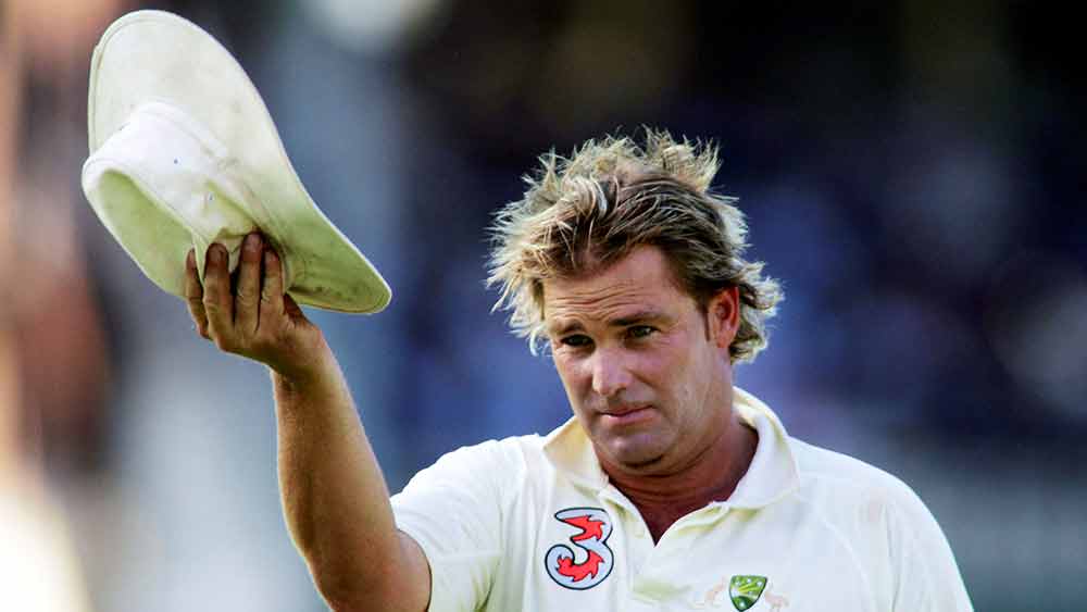 ওয়ার্নের ফ্লিপার বা বিষাক্ত ব্যাকস্পিনের ফাঁদে বার বার ফেঁসেছেন ব্যাটারেরা। ১৪৫টি টেস্টে মোট ৭০৮ জন ব্যাটার তাঁকে উইকেট তুলে দিতে বাধ্য হয়েছেন। 