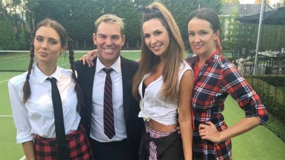 ৫২ বছরের জীবনে হামেশাই জড়িয়ে পড়েছেন যৌন কেলেঙ্কারিতে। রয়েছে মাদক নেওয়ার অভিযোগও। বেটিংয়ের ফাঁদে পা রাখা। এ সবের মধ্যে ওয়ার্নের কোন পাঁচটি যৌন কেলেঙ্কারি নিয়ে বেশ হইচই হয়েছে?