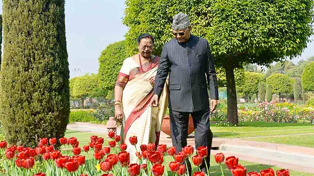 শোভা: মোগল গার্ডেনে সস্ত্রীক রাষ্ট্রপতি