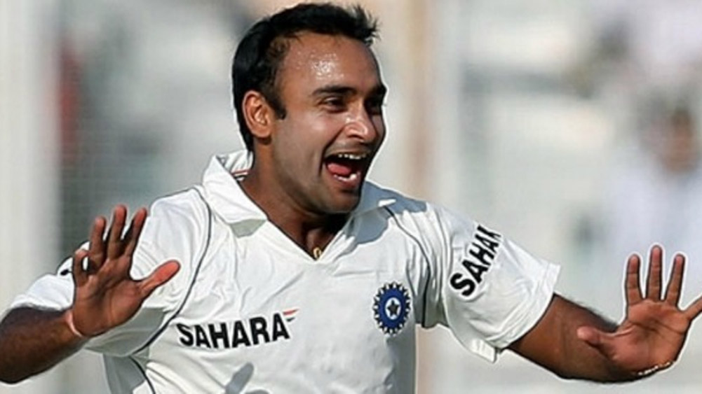 দশ নম্বরে ব্যাট করতে নামেন অমিত মিশ্র। ব্যাট হাতে দুই ইনিংসে তাঁর সংগ্রহ যথাক্রমে ৬ এবং ২৮। দু’টি ইনিংসে মোট উইকেট শিকার ৪। মিশ্র ২২টি টেস্টে ৩৫.৭ গড়ে ৭৬টি উইকেট নিয়েছেন। ২০১৬ সালে তিনি দেশের হয়ে শেষ টেস্ট খেলেছেন। অমিত মিশ্র এখনও হরিয়ানার ঘরোয়া ক্রিকেটে ধারাবাহিক ভাবে খেলে যাচ্ছেন। আইপিএলে তৃতীয় সর্বোচ্চ উইকেট শিকারি (১৬৬) তিনি।