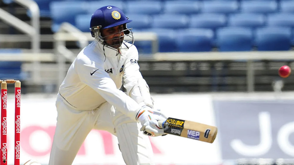 আট নম্বরে নেমে দলের হয়ে গুরুত্বপূর্ণ ইনিংসটি খেলেন ‘টার্বুনেটর’ হরভজন সিংহ। প্রথম ইনিংসে করেন ৭০ রান, বল হাতে ৫১ রান দিয়ে উইকেট পান দু’টি। দ্বিতীয় ইনিংসে করেছিন ৫ রান এবং একটি উইকেট নিয়েছিলেন। ১০৩টি টেস্টে তিনি দেশের হয়ে প্রতিনিধিত্ব করেন। উইকেট সংখ্যা ৪১৭। হরভজন টেস্টে ভারতের চতুর্থ সর্বোচ্চ উইকেট শিকারি। ২০২১ সালে তিনি সব রকম ক্রিকেট থেকে অবসর গ্রহণ করেন। তাঁকে এখন ধারাভাষ্যকার হিসেবে দেখা যায়।