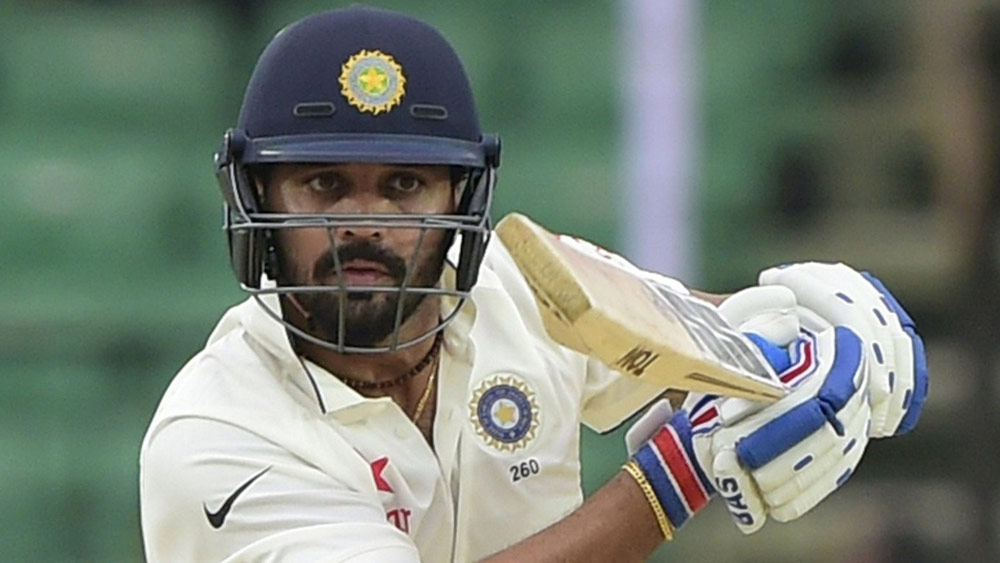 ওপেনিংয়ে অভিনব মুকুন্দের সঙ্গী ছিলেন তামিলনাড়ুর আর এক ক্রিকেটার মুরলী বিজয়। ওয়েস্ট ইন্ডিজের বিরুদ্ধে ওই ম্যাচে দাগ কাটতে ব্যর্থ হন বিজয়। প্রথম ইনিংসে ৮ ও দ্বিতীয় ইনিংসে করেন শূন্য রান। শেষ টেস্ট খেলেছেন ২০১৮ সালে। দেশের  হয়ে খেলা ৬১ টেস্টে বিজয়ের সংগ্রহ ৩৯৮২ রান। এক দিনের আন্তর্জাতিক খেলেছেন মাত্র ১৫টি। টি২০ আন্তর্জাতিক খেলেছেন ৯টি। আইপিএলে খেলেছেন ১০৬টি ম্যাচ। ২০২২-এর নিলামে অবিক্রিত থেকে যান বিজয়। তামিলনাড়ুর হয়ে ঘরোয়া ম্যাচে খেলা চালিয়ে যাচ্ছেন তিনি।