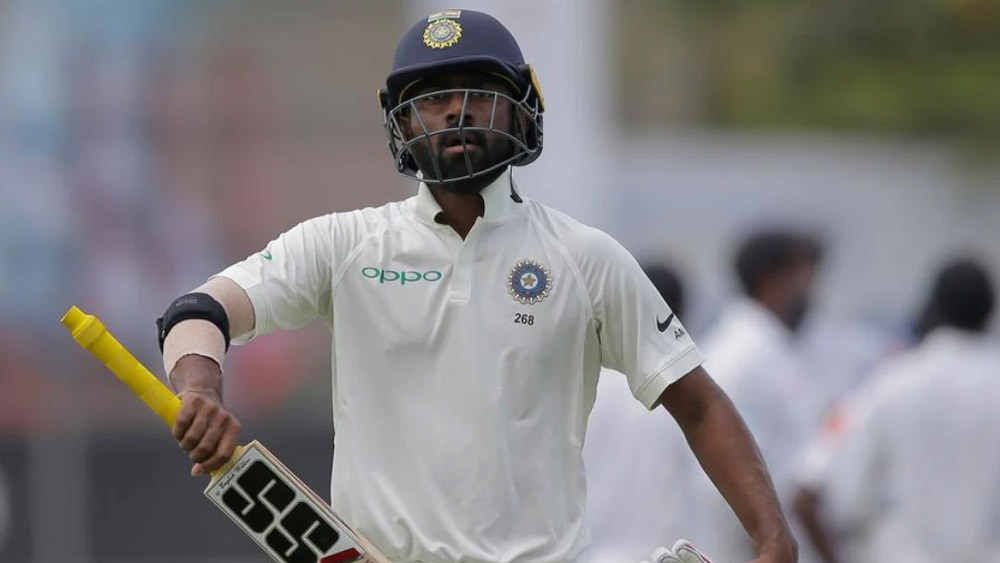 সে দিনের ম্যাচে ওপেন করেছিলেন তামিলনাড়ুর ক্রিকেটার অভিনব মুকুন্দ। প্রথম ইনিংসে ১১  ও দ্বিতীয় ইনিংসে ২৫ রান করেন। ম্যাচে বিশেষ দাগ কাটতে পারেননি। ভারতের হয়ে শেষ টেস্ট খেলেছেন ২০১৭ সালে। এখনও পর্যন্ত মোট ৭টি টেস্ট খেলেছেন তিনি। বর্তমানে তামিলনাড়ুর হয়ে ঘরোয়া ম্যাচ খেলেন মুকুন্দ।