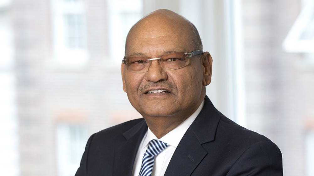 গত ফেব্রুয়ারিতে নিজের জীবনসফরের কিছু অভিজ্ঞতার কথা নেটমাধ্যমে জানিয়েছেন অনিল। বলেছেন, পটনা থেকে বিমান উঠলেও গোটা সফরে ১৯ বছরের সেই কিশোরটি কেন কোনও কথা বলেননি।