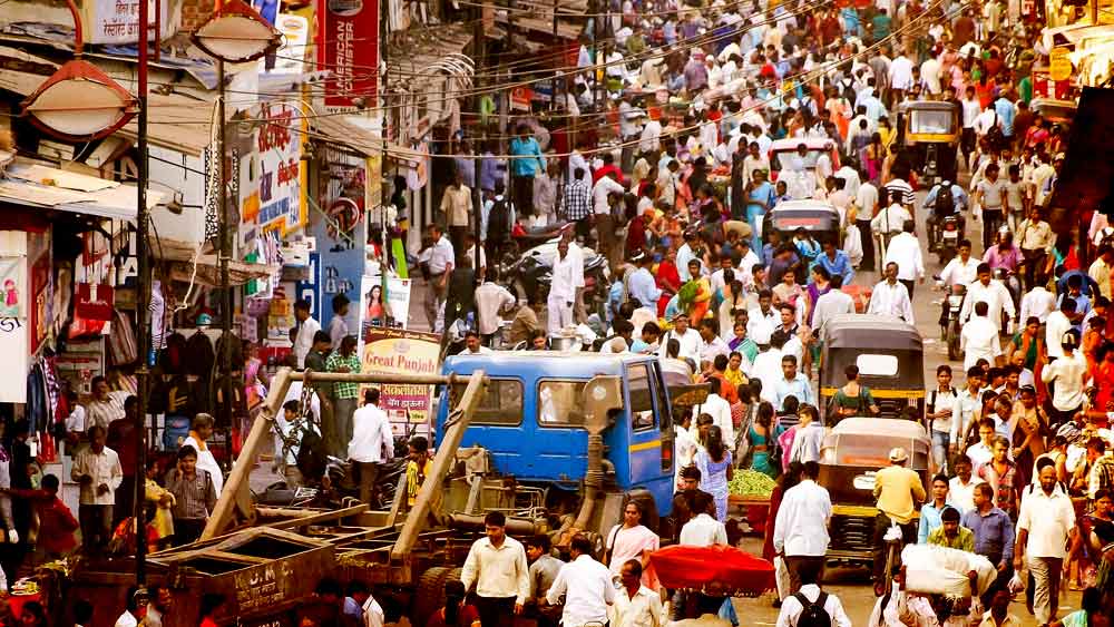 এত বছর পরেও মুম্বইয়ে তাঁর প্রথম দিনের কথা মনে রেখেছেন অনিল। তাঁর কথায়, ‘‘নিজের ভাগ্য বদলাতে লক্ষ লক্ষ মানুষ মুম্বইয়ে আসেন। আমিও তাঁদের এক জন ছিলাম। যে দিন বিহার ছেড়ে শুধুমাত্র একটা টিফিনকৌটো, বেডিং আর দু’চোখে স্বপ্ন নিয়ে মুম্বই পৌঁছেছিলাম, সে দিনের কথা মনে পড়ে।’’
