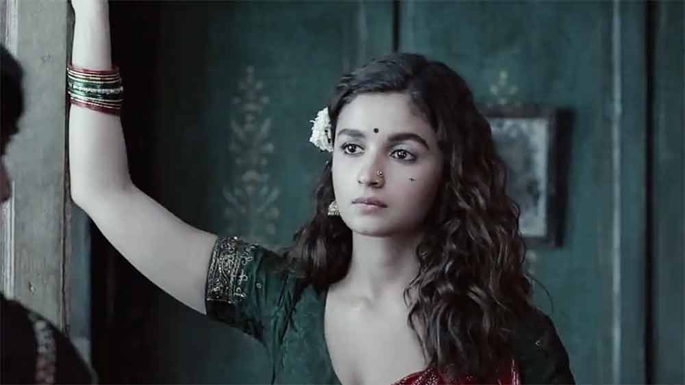 অনুরাগ কাশ্যপ থেকে জাভেদ আখতার, ভিকি কৌশল থেকে রণবীর কপূর— গঙ্গুবাঈয়ের ভূমিকায় আলিয়াতে মুগ্ধ বলিউডের তারকারা। সেই সঙ্গে জাইদিকে নিয়েও আগ্রহ বাড়ছে অনেকের।