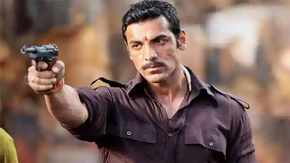 সঞ্জয় গুপ্তের প্রায় সব ছবিই অ্যাকশনে ভরপুর। ‘শ্যুটআউট অ্যাট বডালা’-ও ব্যতিক্রম নয়। তবে ২০১৩ সালের ওই ছবিতে বাস্তবের গ্যাংস্টার মান্য সুরভের সঙ্গে মুম্বই পুলিশের এনকাউন্টারই নাটকীয় ভাবে দেখানো হয়েছিল। সে ছবিতে ছিল জাইদির লেখা ‘ডোংরি টু দুবাই: সিক্স ডিকেডস অব দ্য মুম্বই মাফিয়া’-র প্রচ্ছন্ন ছায়া। জন আব্রাহম, অনিল কপূর এবং কঙ্গনা রানাউতের মতো প্রশংসিত হয়েছিলেন সঞ্জয় এবং জাইদিও।