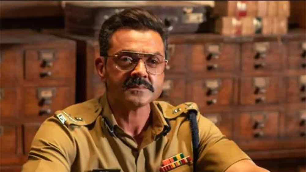 অনেকে বলেন, ববি দেওলের পড়তি কেরিয়ারকে বাড়তি অক্সিজেন জুগিয়েছে ‘ক্লাস অব ৮৩’। বলিউডের এককালের নায়ককে নেটফ্লিক্সের এই ছবিতে বেশ মনে ধরেছে তাঁদের। এ ছবিও তৈরি হয়েছে জাইদির সমনামী বইয়ের উপর ভিত্তি করে। 