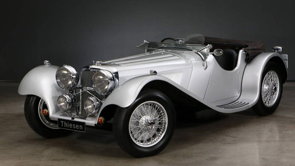 ভিন্টেজ কারও টাইগারের পছন্দের। তাই প্রায় সাড়ে ৪ কোটি টাকা দিয়ে কিনেছেন একটি এসএস জাগুয়ার ১০০। এ ছাড়া ২০১৭ সালে ১ কোটি টাকায় কেনা বিএমডব্লিউ এম ৫ গাড়িটিও তারকার খুব প্রিয়। 