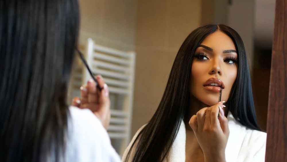 যদিও ক্যারোলিনার লক্ষ্য শুধু ইনস্টাগ্রামের সেরা সুন্দরী হওয়া নয়। তিনি চান ইনস্টাগ্রামের সেরা মহার্ঘ সুন্দরী হতে। 