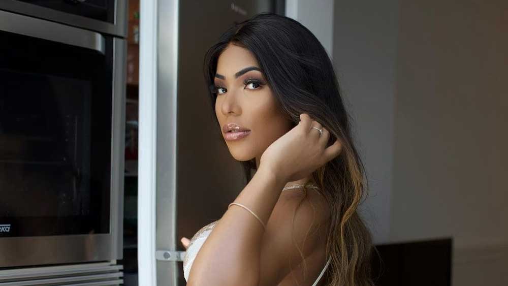 ক্যারোলিনার ইচ্ছে ওই টাকা আগামী দিনে নিজেকে আরও নিখুঁত বানাতে কাজে লাগাবেন তিনি।