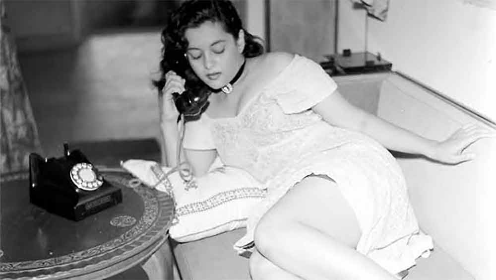 চল্লিশ-পঞ্চাশের দশকে নায়িকায় ভূমিকায় নিয়মিত ছিলেন নলিনী জয়ন্ত। ১৯৪১ সালের ‘বহেন’ ছবিতে তাঁর কাজ অনেকেই মনে রেখেছেন। নূতন, তনুজার মা শোভনা সমর্থের তুতো বোনের ব্যক্তিগত জীবন প্রায় পর্দায় ঢাকাই ছিল।