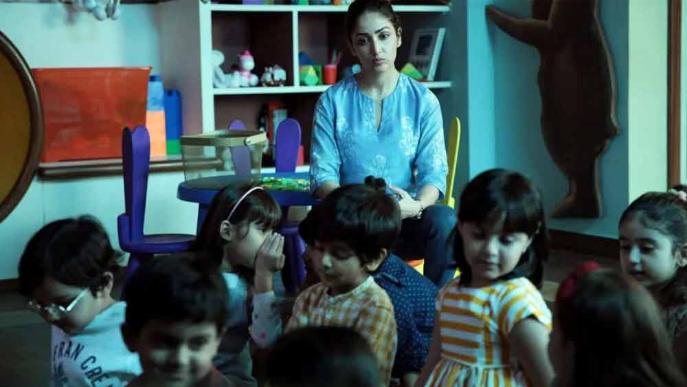 আ থার্সডে: ইয়ামি গৌতম অভিনীত ছায়াছবি 'আ থার্সডে' এক সাধারণ মানুষের গল্প বলে। যে ১৬ জন শিশুকে বন্দি করে নিজের উদ্দেশ্য হাসিল করতে চায়। ছবির একটি দৃশ্য চোখে আঙুল দিয়ে দেখিয়ে দিয়েছে সমাজ এখনও নারীর অত্যধিক আবেগকে প্রশ্রয় দেয় না। গুরুত্বপূর্ণ সিদ্ধান্ত গ্রহণে তার মতামত গ্রাহ্য করে না। সেই নারী যত উঁচু পদেই থাকুক।