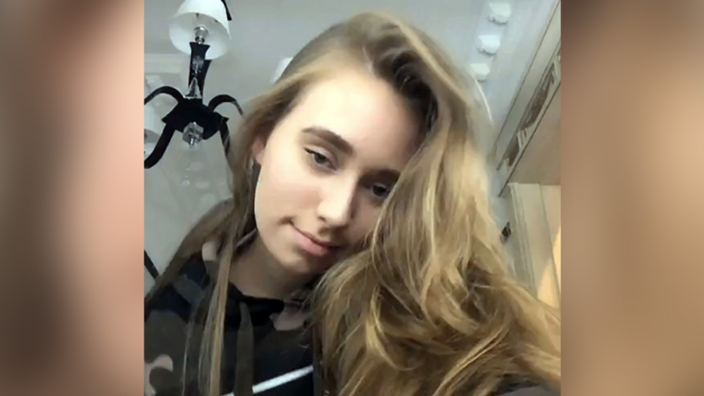 তবে আচমকাই ইনস্টাগ্রামে লুইজা রোজোভার অ্যাকাউন্টটি গায়েব হয়ে গিয়েছে। অনেকের দাবি, ট্রোলিংয়ে জেরবার হয়েই নিজের অ্যাকাউন্টটি সরিয়ে দিয়েছেন খোদ লুইজা।