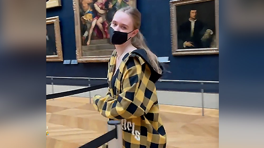 ২৪ ফেব্রুয়ারি ইউক্রেনে সামরিক অভিযান ঘোষণার পর লুইজার প্রতি যেমন এক জনের মন্তব্য, ‘আপনি কি বাঙ্কারে লুকিয়ে রয়েছেন? ইঁদুরের মতো?’