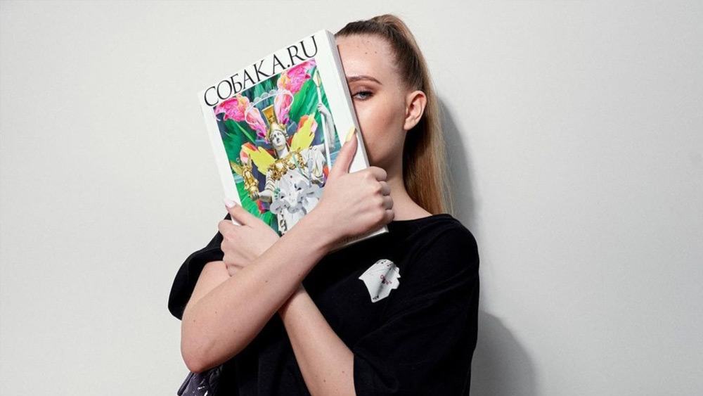 লুইজাকে লক্ষ্য করে এক জনের মন্তব্য, ‘রাশিয়ার কমবয়সি সেনানিদের ইউক্রেনে পাঠানো হচ্ছে। তাঁরা কোথায় রয়েছেন, কাদের বিরুদ্ধে লড়ছেন, কোনও খবর নেই।’ ইউক্রেনের বিরুদ্ধে যুদ্ধে রাশিয়ার অর্থনীতি ক্ষতিগ্রস্ত হবে বলেও আশঙ্কা অনেকের। ইনস্টাগ্রামে তাঁদেরই এক জনের দাবি, ‘রাশিয়ার অর্থনীতি ভেঙে পড়ছে। একেবারে শূন্যের দিয়ে এগোচ্ছে।’