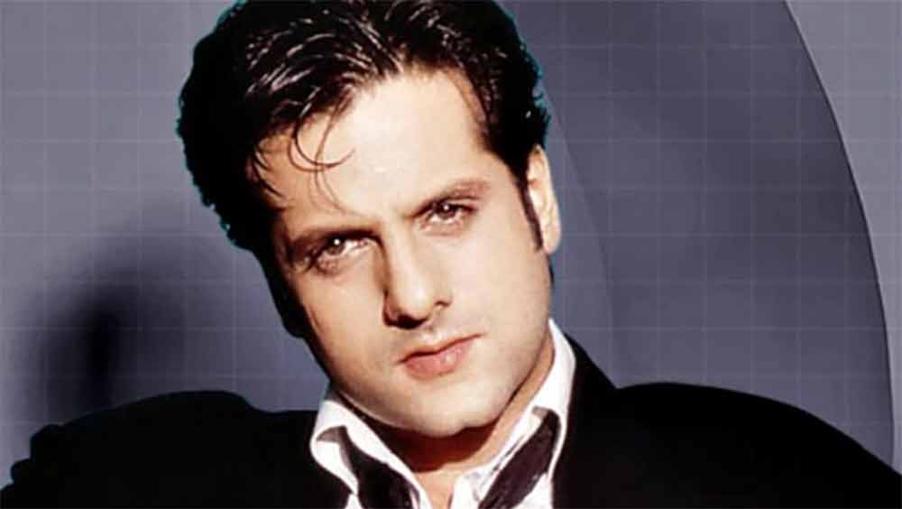 বলিউডের প্রথম ছবিতেই সেরা নবাগতের পুরস্কার জুটেছিল। সে ছবি মুক্তির প্রায় ২৪ বছর পর ফারদিন খানের দাবি, অভিষেকেই পুরস্কারের যোগ্য ছিলেন না তিনি।