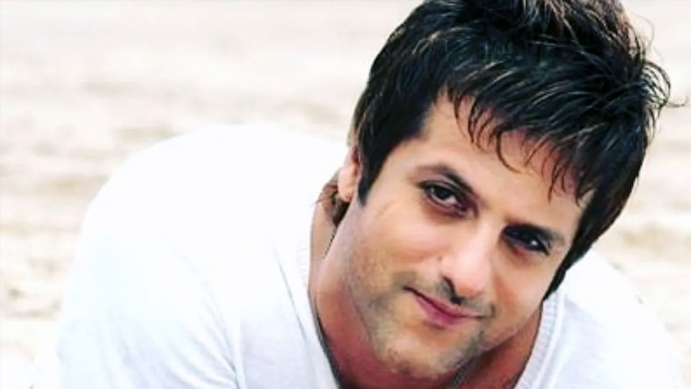 চলতি বছরের ফেব্রুয়ারিতে ‘বিস্ফোট’-এর কাজ শেষ করেছেন। ফারদিনের ওই ‘কামব্যাক’ ছবিতে রয়েছেন রীতেশ দেশমুখ এবং প্রিয়া বোপটও। ‘রক, পেপার অ্যান্ড সিজর্স’ নামে একটি ভেনেজুয়েলান ছবির হিন্দি পুনর্নির্মাণ এই ছবি। পরিচালনায় রয়েছেন কুকি গুলাটি।