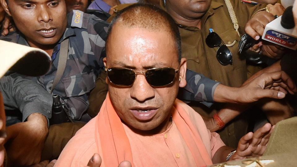 ব্যস্ততা থাকলেও জল খেতে ভোলেন না।