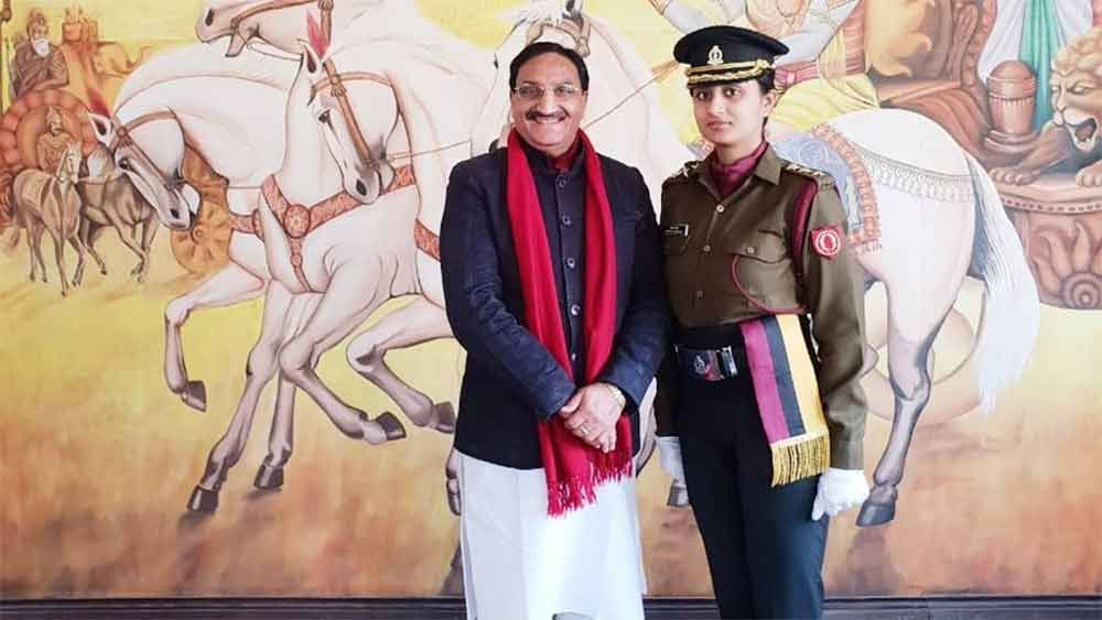 পেশায় চিকিৎসক শ্রেয়সীকে আপাতত উত্তরাখণ্ডের রুরকিতে সেনা হাসপাতালে কাজ চালিয়ে যেতে হবে। ২০১৮ সালে হরিদ্বার জেলার আর্মি মেডিক্যাল কর্পস-এর ওই হাসপাতালেই যোগ দিয়েছিলেন তিনি।