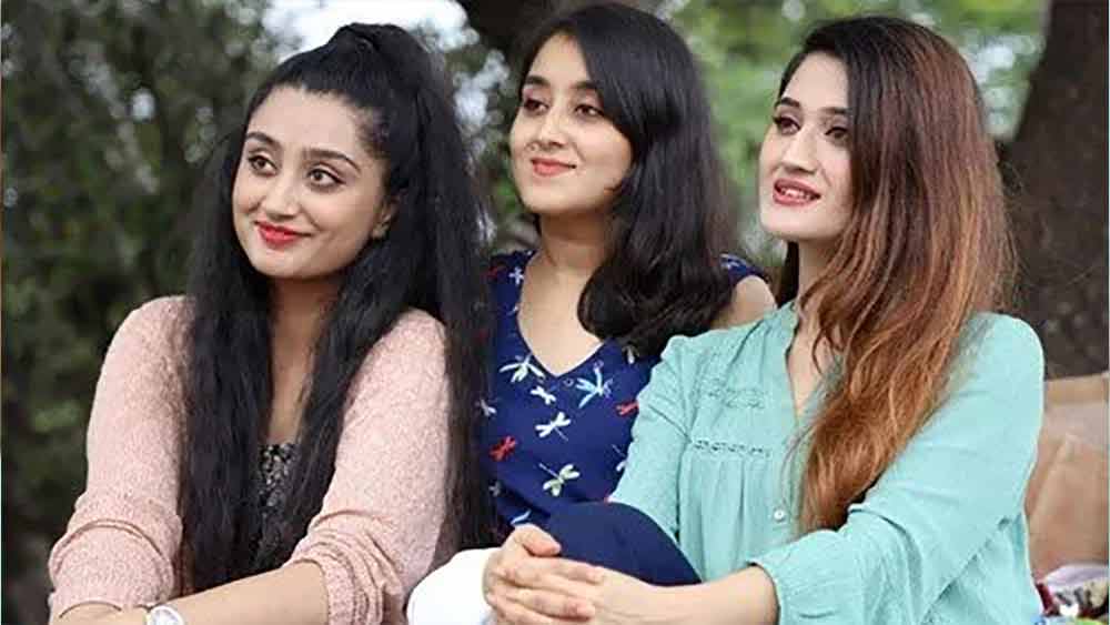 একটি সর্বভারতীয় সংবাদমাধ্যমের রিপোর্ট অনুযায়ী, সেনাবাহিনীতে যোগদানের আগে বিদেশে মোটা বেতনের চাকরি করতেন শ্রেয়সী। সে চাকরি ছেড়ে দেশে ফিরে আসেন তিনি। এর পর সেনায় যোগদান করেন।