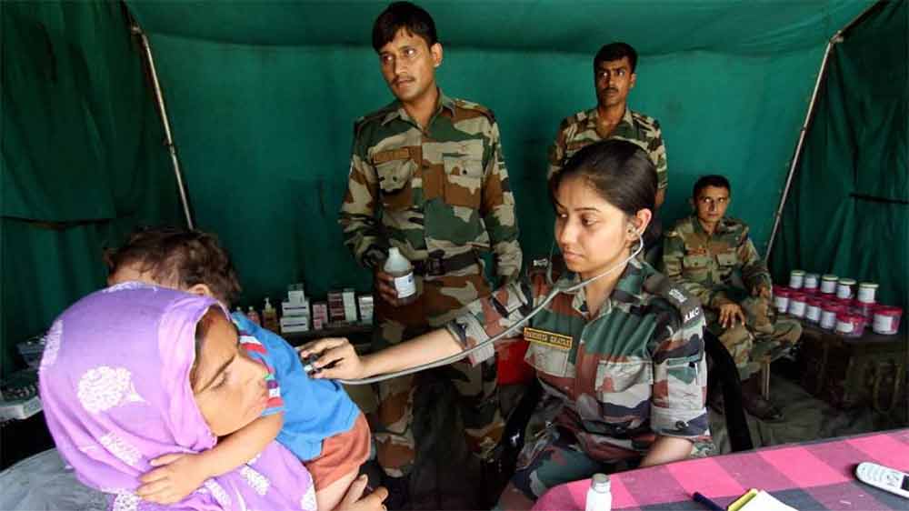 ভারতীয় সেনা তথা দেশসেবায় শ্রেয়সী যে নিজেকে উৎসর্গ করেছে, তা-ও উল্লেখ করেছিলেন পোখরিওয়াল।