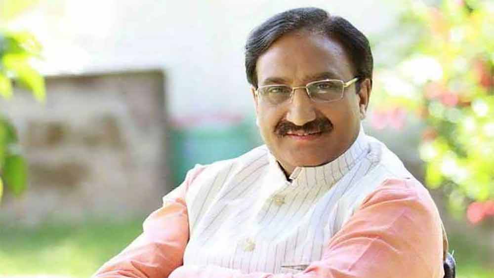 শ্রেয়সীর পদোন্নতির খবর পেয়ে স্বাভাবিক ভাবেই আপ্লুত নরেন্দ্র মোদী সরকারের প্রাক্তন শিক্ষামন্ত্রী পোখরিওয়াল। মঙ্গলবার টুইটারে তিনি লিখেছেন, ‘আজকের দিনটি আমার কাছে অত্যন্ত গর্বে অভিভূত হয়ে যাওয়ার দিন। আজ আন্তর্জাতিক নারী দিবস হওয়ার পাশাপাশি ভারতীয় সেনাবাহিনীতে মেজর পদে উন্নীত হয়েছেন শ্রেয়সী নিশঙ্ক।’