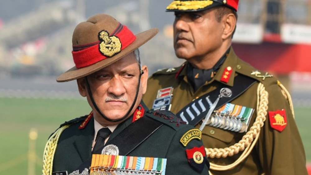 ফৌজি আবেগ উস্কে দিতে উত্তরাখণ্ডের ভূমিপুত্র জেনারেল বিপিন রাওয়াতের বিমান দুর্ঘটনার কথা মনে করিয়ে দিতেও ভোলেননি মোদী। 