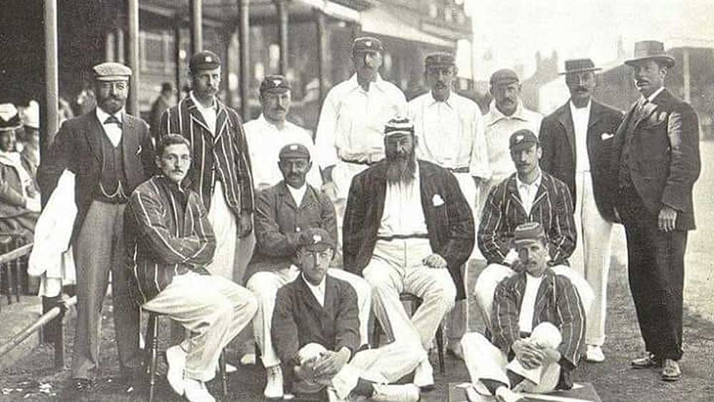 কাকার মতো ক্রিকেট দুনিয়ায় বিরাট খ্যাতি না পেলেও তিনি ব্রিটিশ শাসনাধীন ভারতের হয়ে বেশ কয়েকটি ম্যাচ খেলেন এবং কয়েকটি ম্যাচে তিনি দলের নেতৃত্বও দেন।