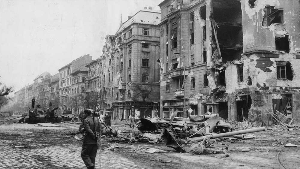 সাইবেরিয়ার কড়া ঠান্ডা থেকে বাঁচার তাগিদে এই বাসিন্দারা অনেক ইউরোপীয় এবং এশীয় দেশে বাসস্থানের খোঁজ করলেও বেশির ভাগ দেশই তাঁদের গ্রহণ করতে অস্বীকার করে।