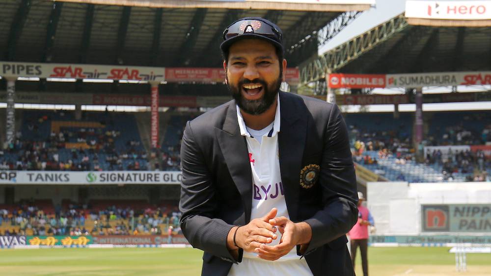 সরাসরি: দিন-রাতের টেস্টে টসে জিতে ব্যাটিং ভারতের, শুরুতেই আউট ময়ঙ্ক