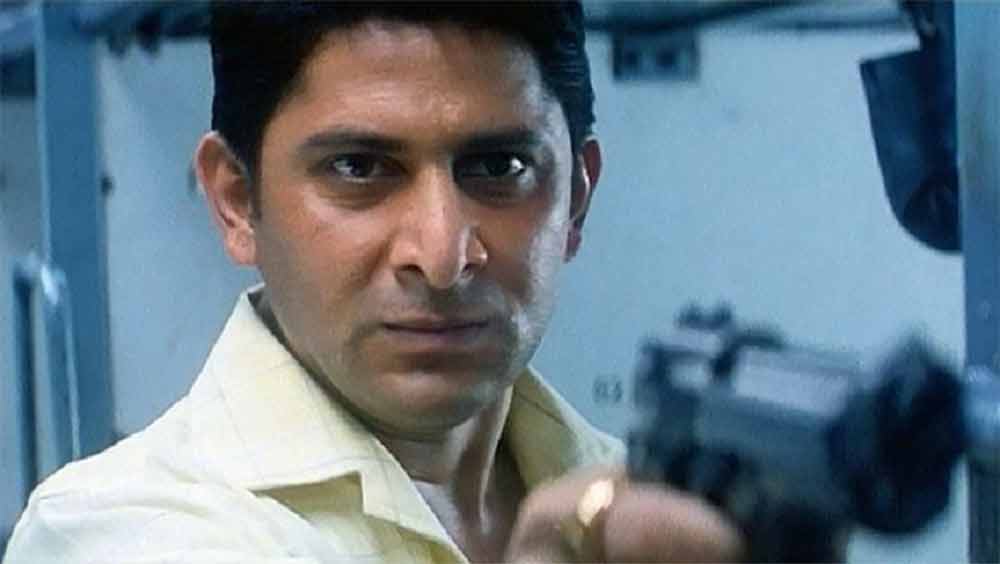 তা হলে প্রচলিত অর্থে সফল নন কেন? আরশাদ বলেন, ‘‘অমিতাভের সংস্থা এবিসিএল-এর ব্যানারে কেরিয়ার শুরু করেছিলাম। অমিতাভ বা প্রথম পরিচালক জয় অগাস্টিন আমাকে এই পেশায় এনেছেন। তবে প্রথম ছবির পর আমার হাত ছেড়ে দেন তাঁরা। আমাকে ছেড়ে চলে যান। ফলে জানি না, ওঁদের কী বলব। গডফাদার না অন্য কিছু। সত্যিই জানি না!’’